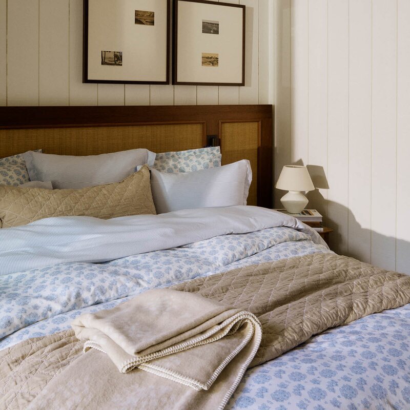 Lexington Sengesett 200x220 cm sateng blomstrete blå/hvit