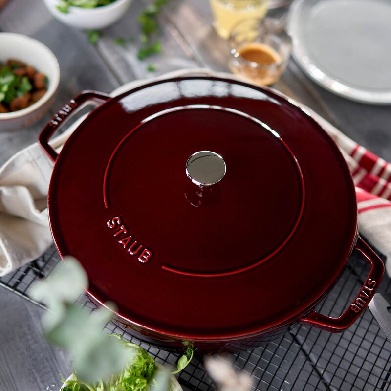 Staub Chistera sauté-traktørpanne 28 cm grenadin