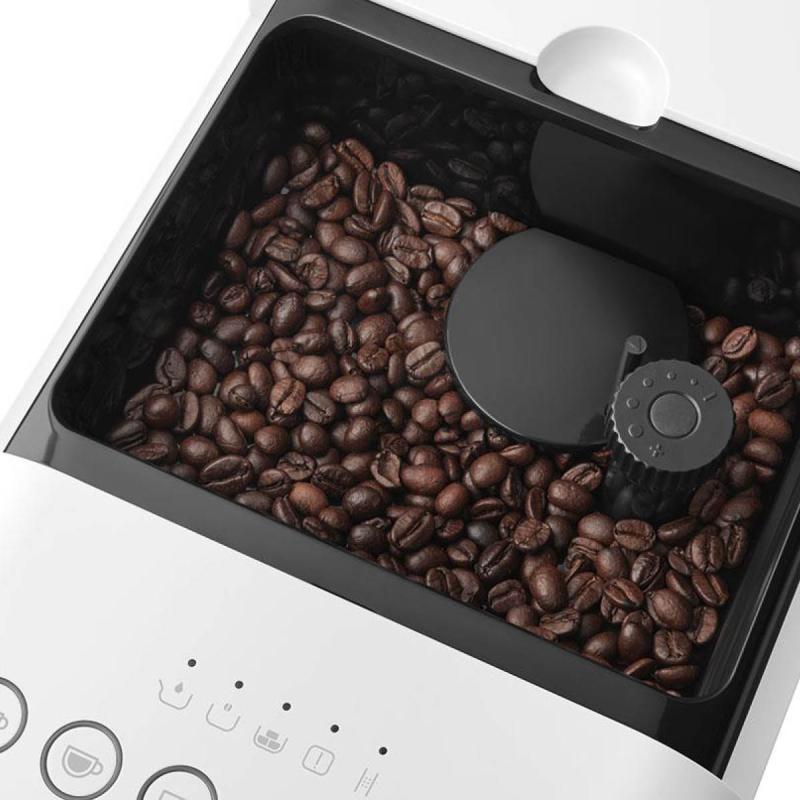 SMEG Kaffemaskin BCC13 1,4L m/melkeskummer hvit