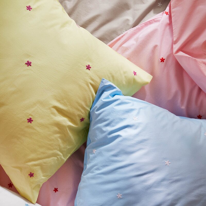 Juna Daisy sengetøy 200x220 cm gul