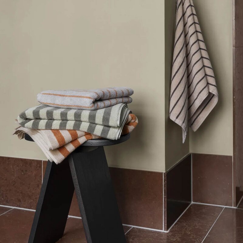 Blomus Arto badehåndkle 140x70 cm beige/orange brede striper