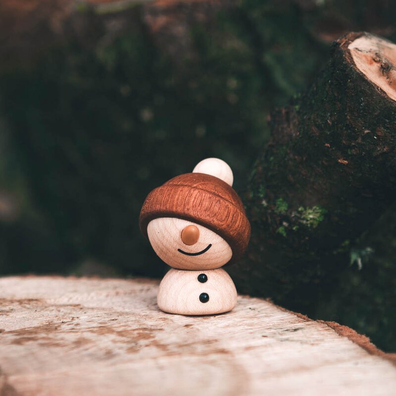 FableWood Sundae snømann trefigur 6 cm sapele/lønn