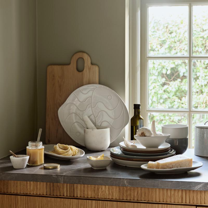 Broste Copenhagen Pesce tallerken fisk 17,6x41,4 cm hvit