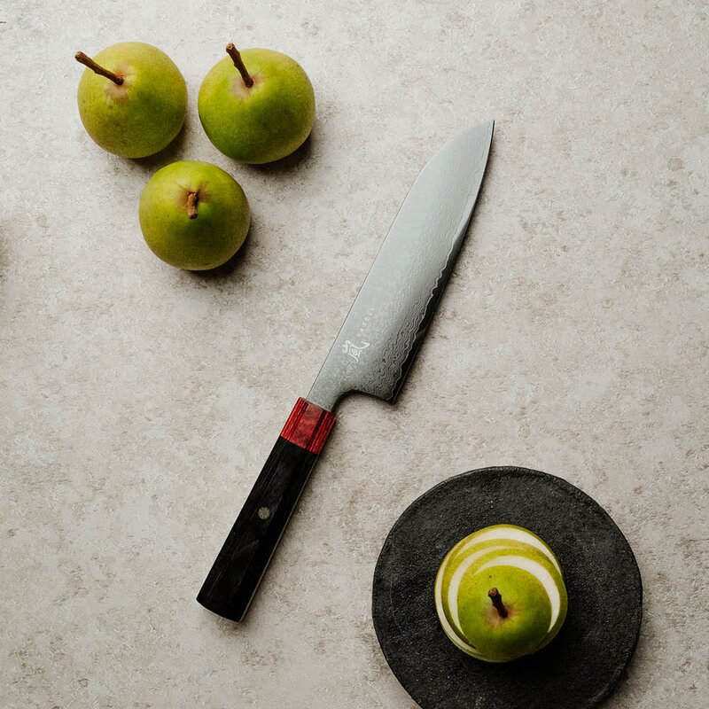 Yaxell Rei santokukniv 16,5 cm DLC svart/rød