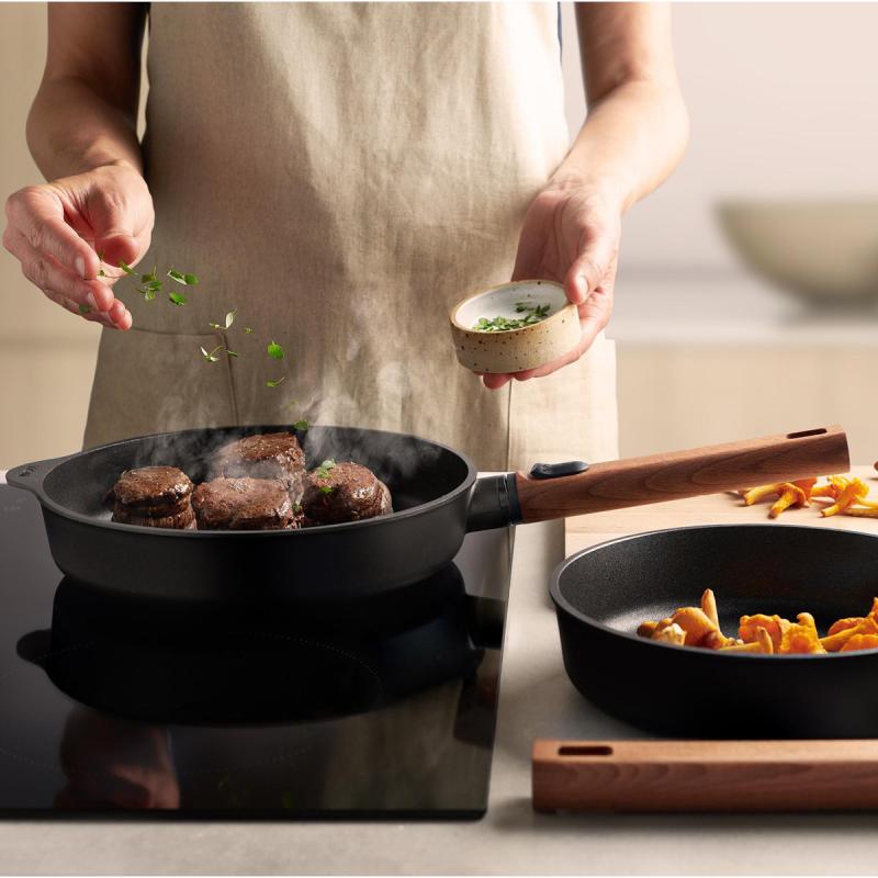 Woll ECO Logic QXR sautèpanne 28 cm avtagbart trehåndtak