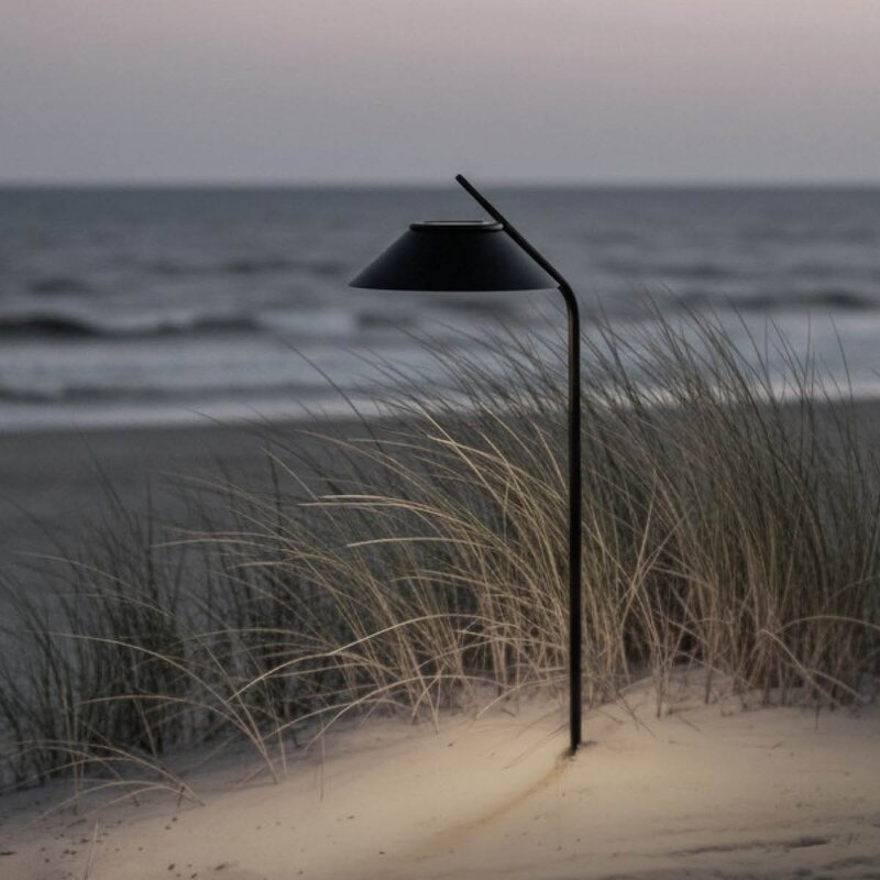 Stelton Nordic Vinkel solcellelampe med stativ svart