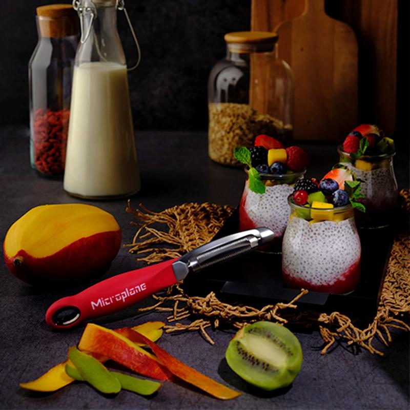 Microplane Profesjonell skreller med sagblad rød