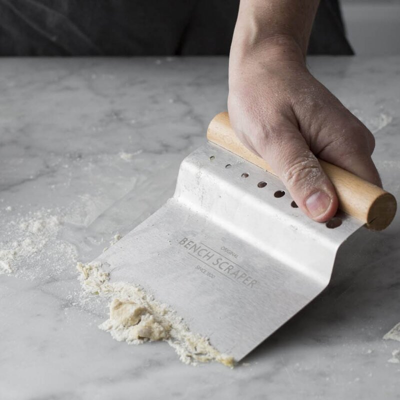 Mason Cash Innovative Kitchen 4-i-1 benkeskrape 14 cm stål/tre