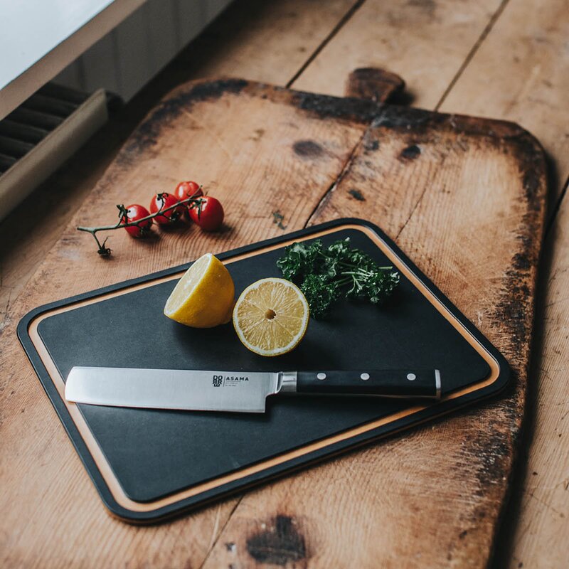 Dorre Sami skjærebrett i furu 29,8 cm svart