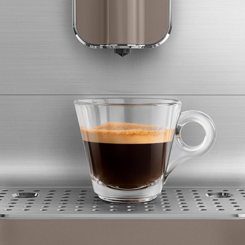 SMEG Kaffemaskin BCC01 taupe