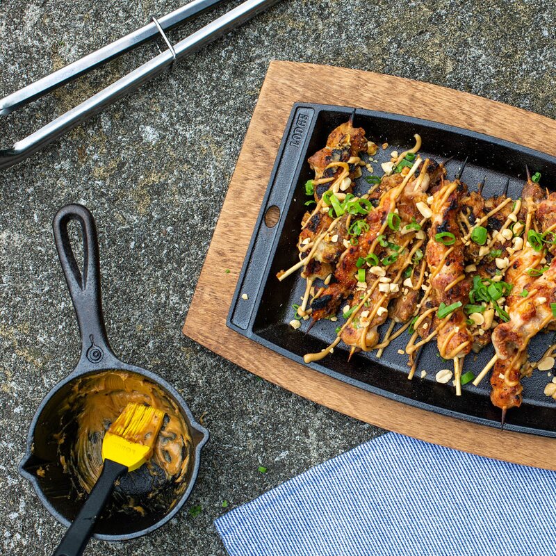 Lodge Cast Iron Sauskjele i støpejern med silikonbørste 24x14 cm