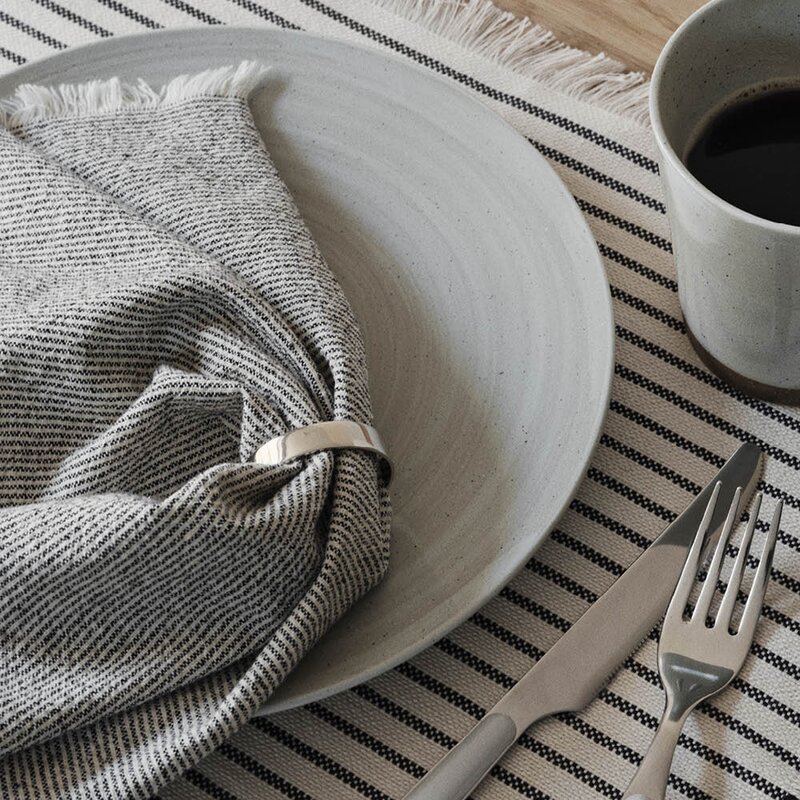 Broste Copenhagen Elouise serviett 45x45 cm svart/offwhite