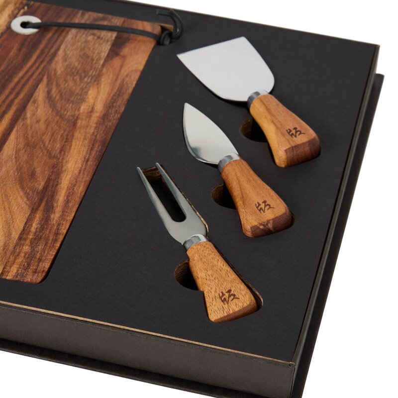 Satake Ostesett med skjærebrett og 3 kniver akasie