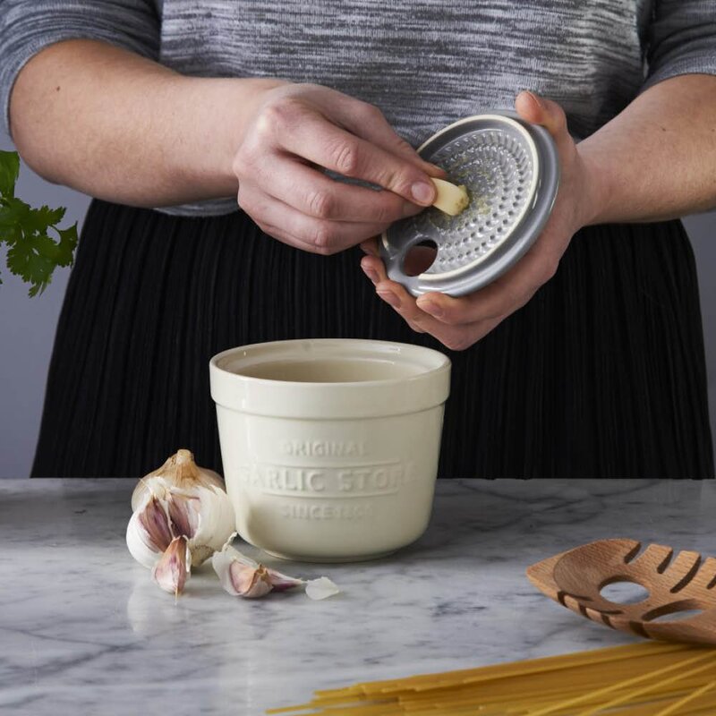 Mason Cash Innovative Kitchen hvitløksglass med rivelokk krem