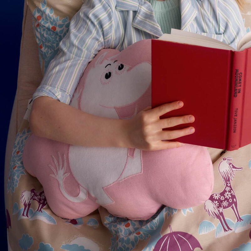 MoominArabia Mummi pute 37x47 cm Romeventyr rosa