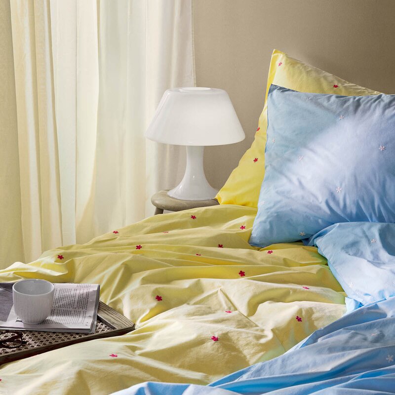 Juna Daisy sengetøy 140x220 cm gul