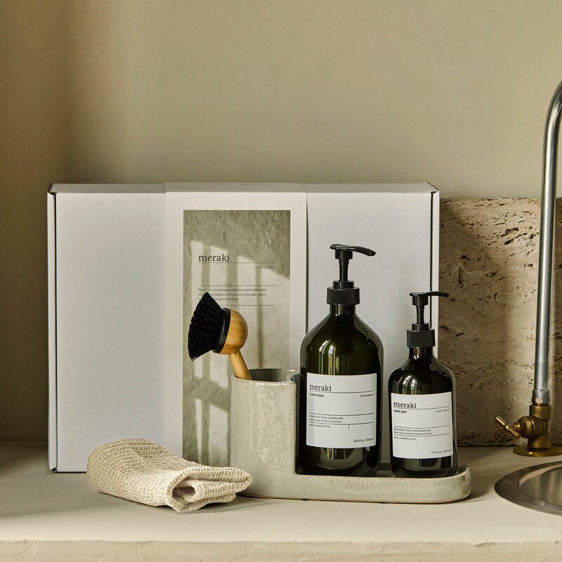 Meraki Gavesett rengjøringskit med holder,naturbørste, håndsåpe og oppvaskmiddel Forest Garden