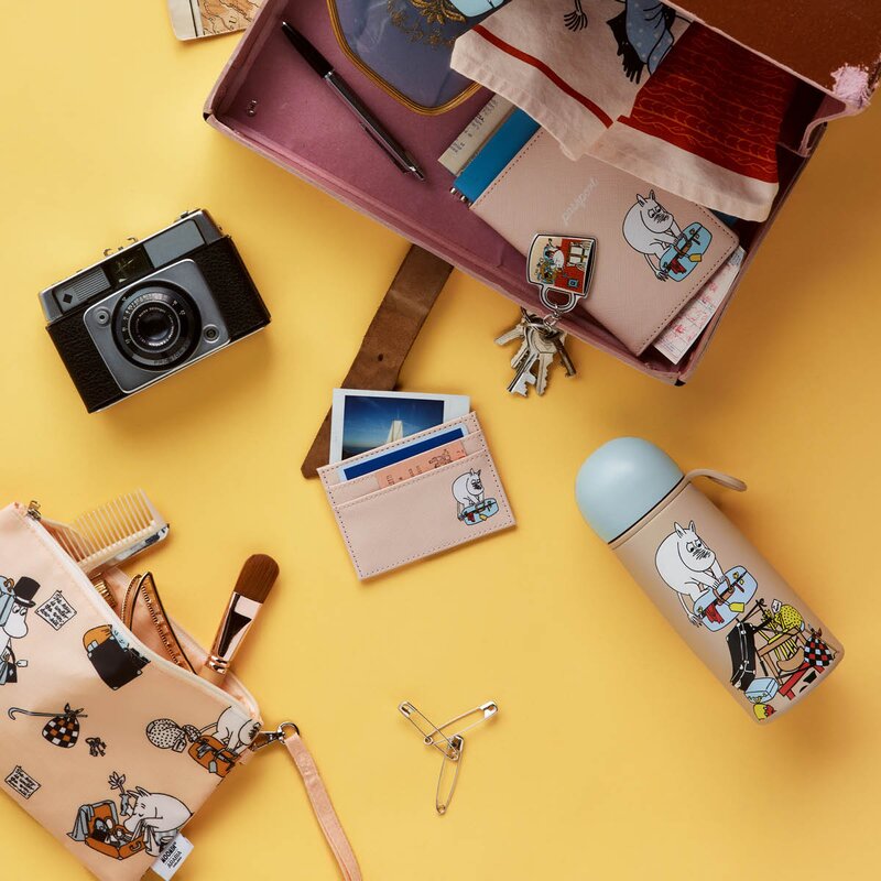 MoominArabia Mummi toalettmappe flat 23x15x0,5 cm Ferieklar