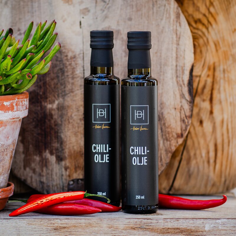 Amundsen Spesial Halvor Bakke chiliolje 250 ml svart