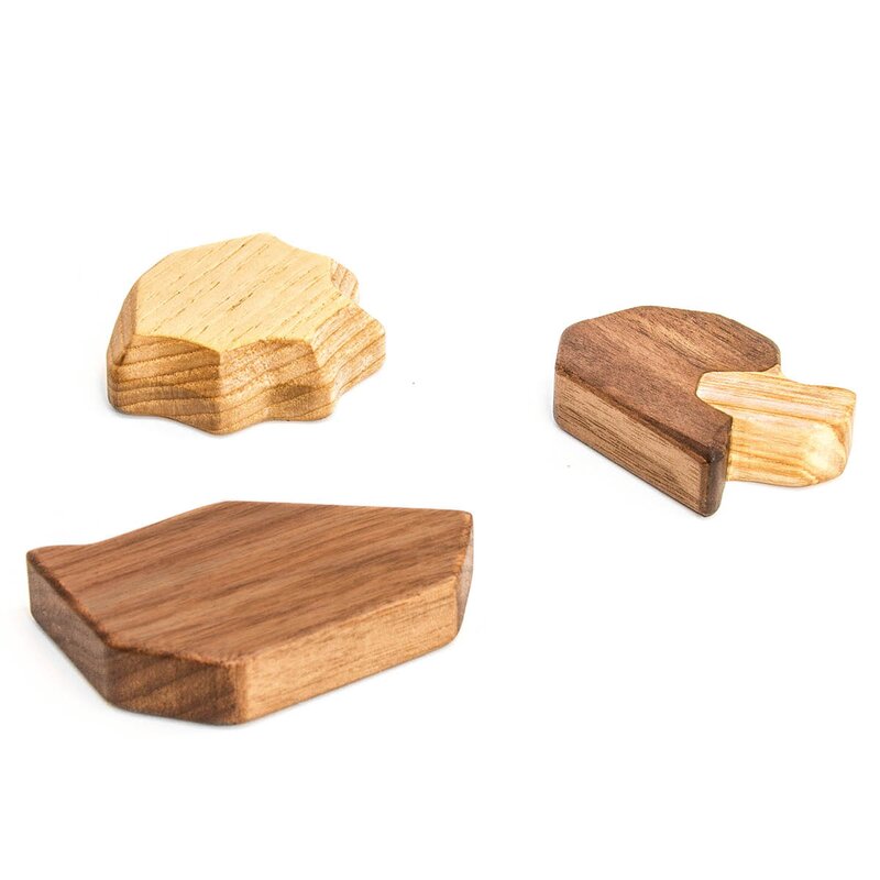 FableWood Liten andunge trefigur 8 cm valnøtt/ask