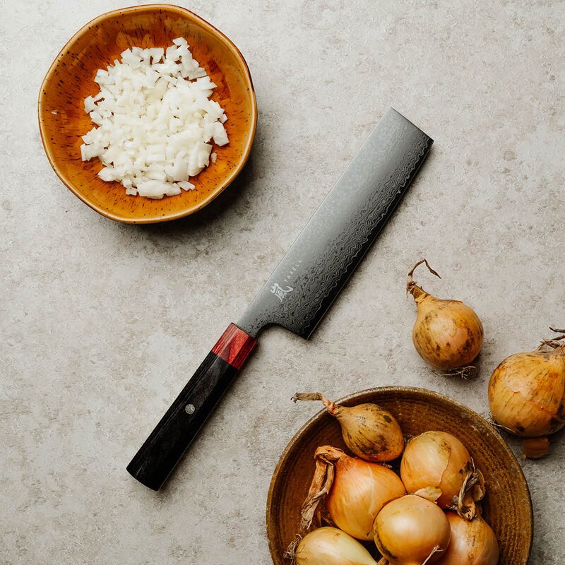 Yaxell Rei grønnsakskniv 16,5 cm DLC svart/rød