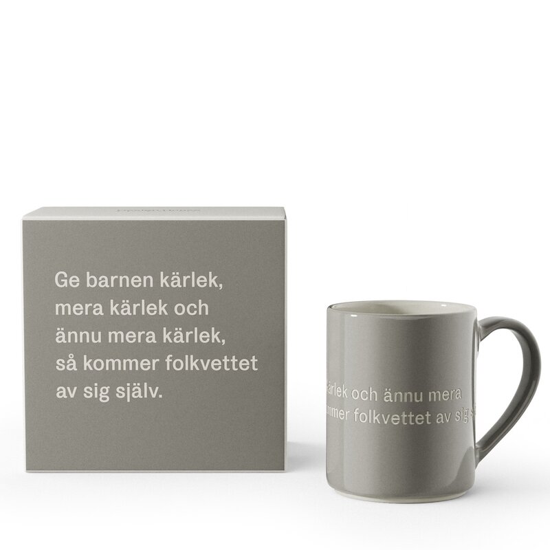 Design House Stockholm Lindgren krus 35 cl "Ge barnen kärlek" grå