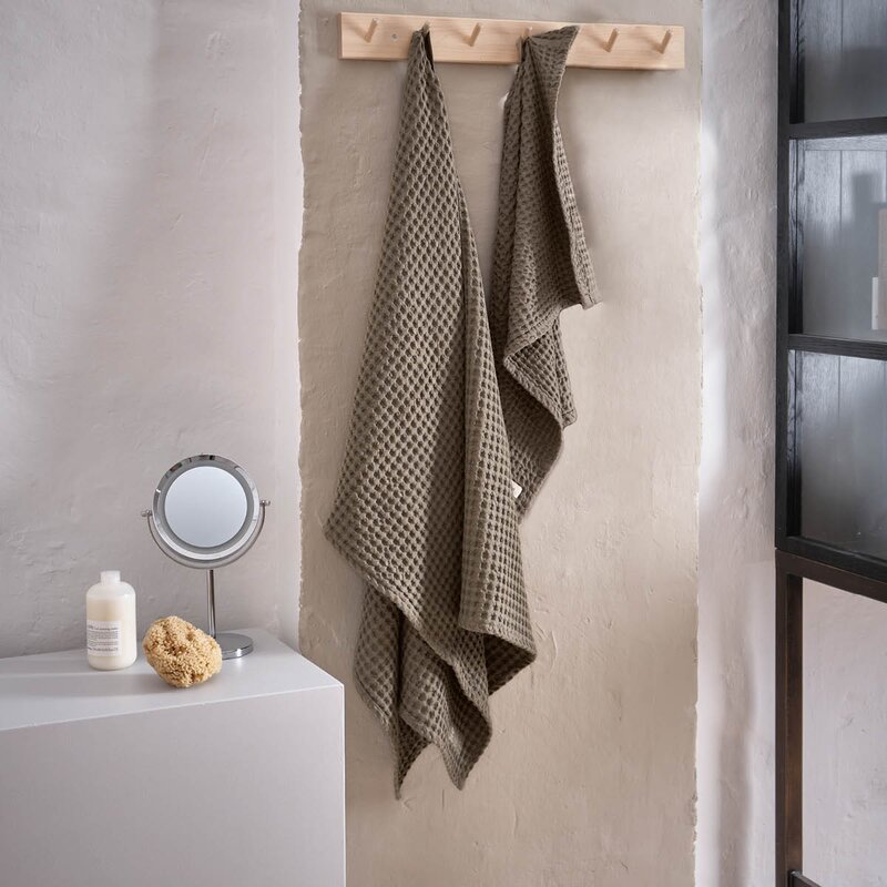 The Organic Company Big Waffle gavesett med håndkle og badelaken clay