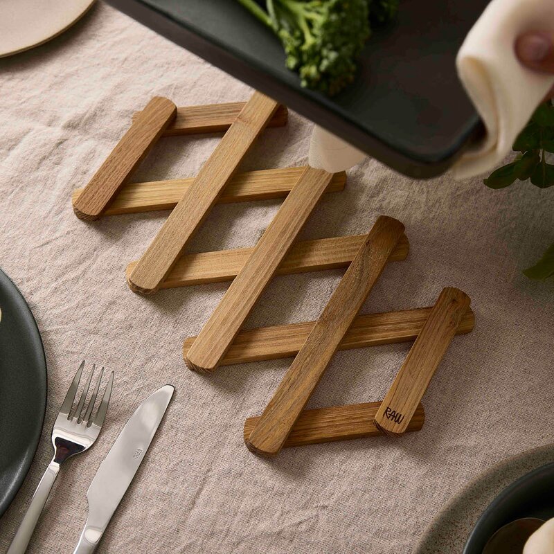 Aida RAW Teak gryteunderlag utfellbart 60 cm