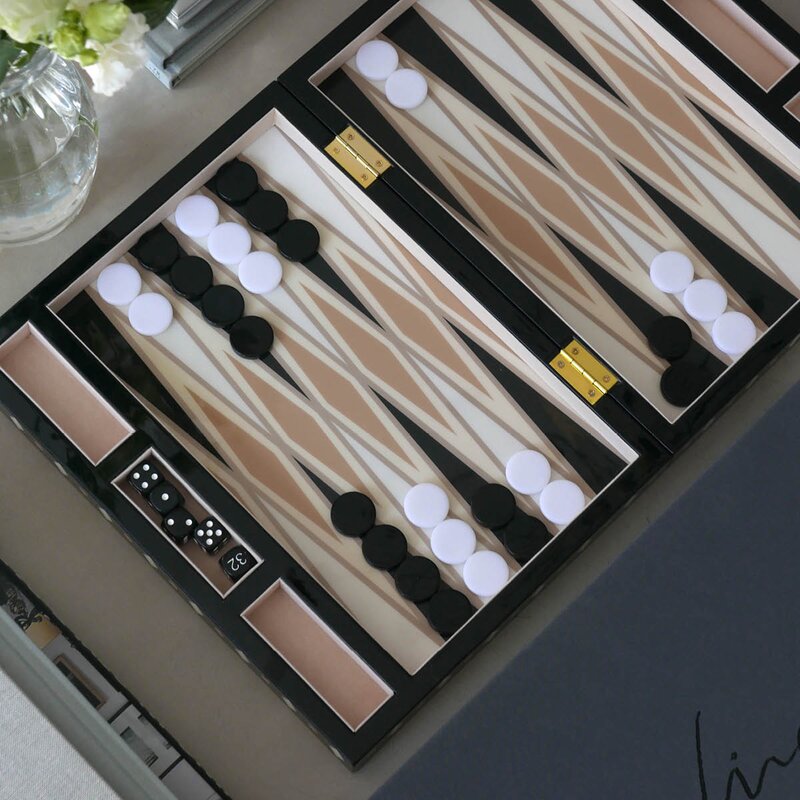 Printworks Lakkert backgammon svart