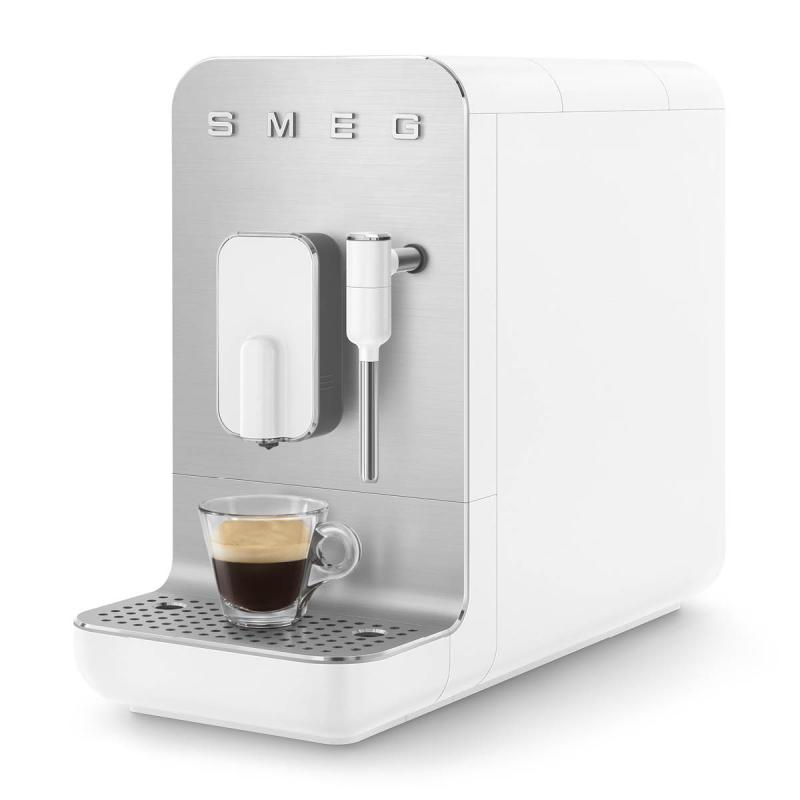 SMEG Kaffemaskin BCC12 1,4L m/melkeskummer hvit