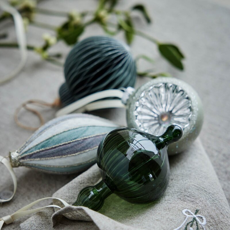 Lene Bjerre Nomillia ornament avlang 13 cm benhvit/turkis