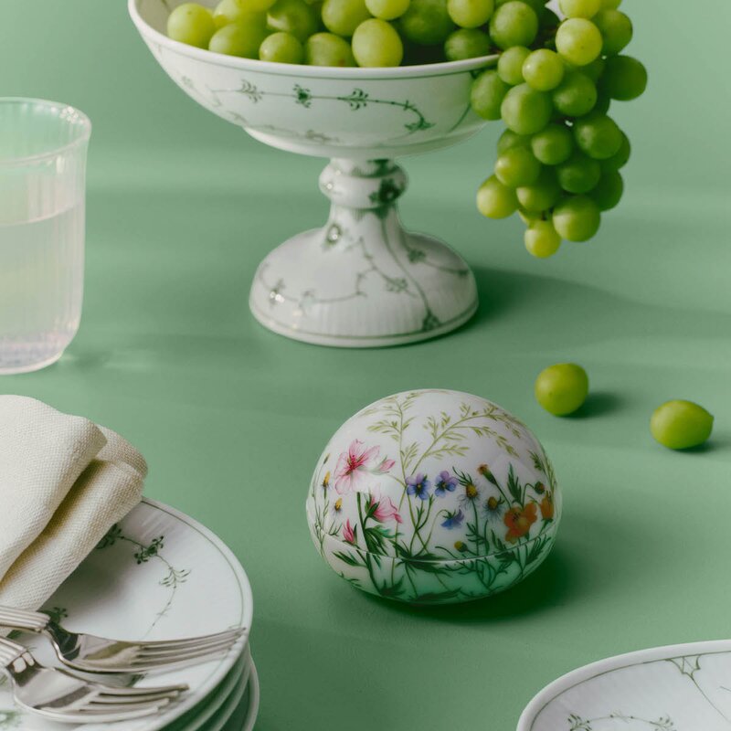 Royal Copenhagen Vårkolleksjon bonbonniere 2026 10 cm markblomster