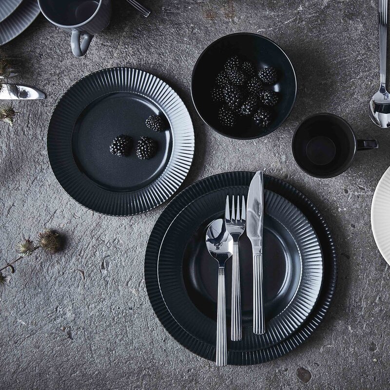 Aida Groovy stentøy middagstallerken 27 cm svart