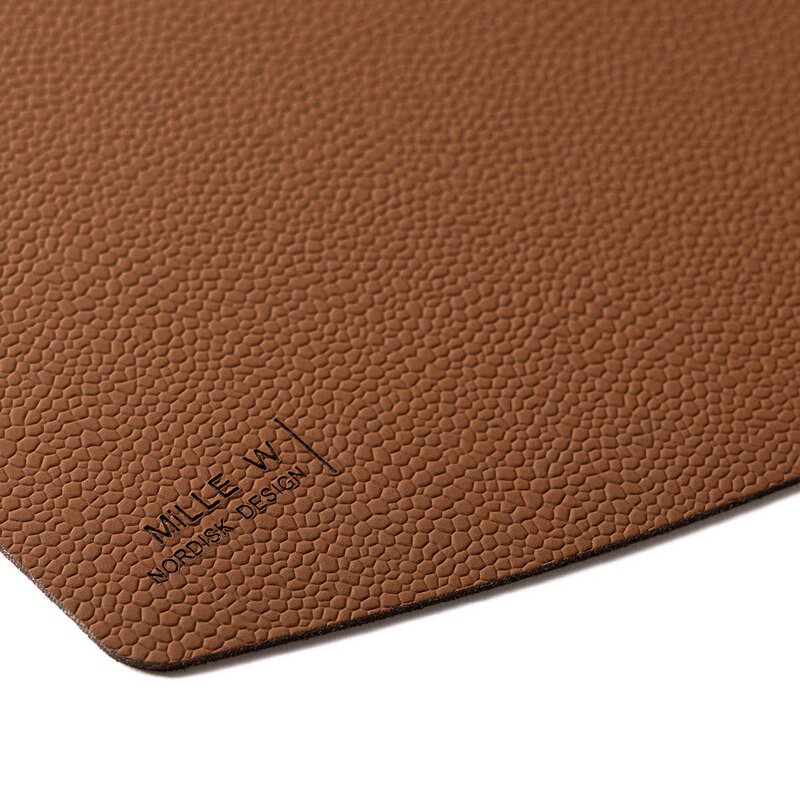 MiLLE W NORDISK DESIGN Ellips bordbrikke 45x35 cm brun