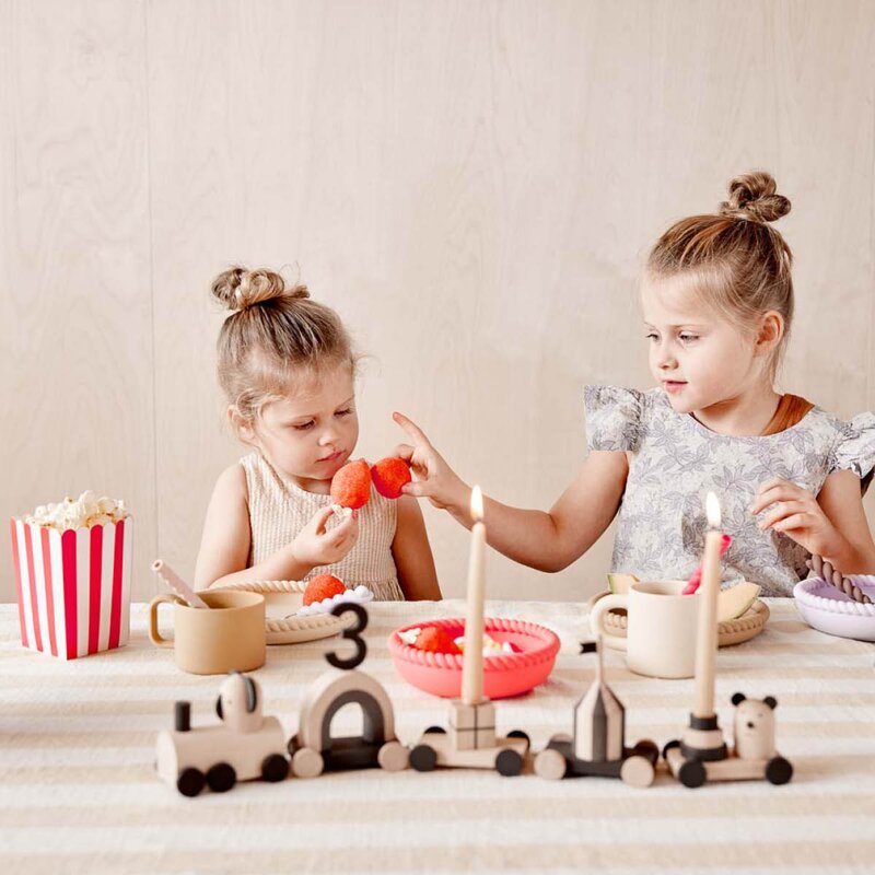 OYOY Mellow tallerken og bolle 18 cm Vanilla Cherry red