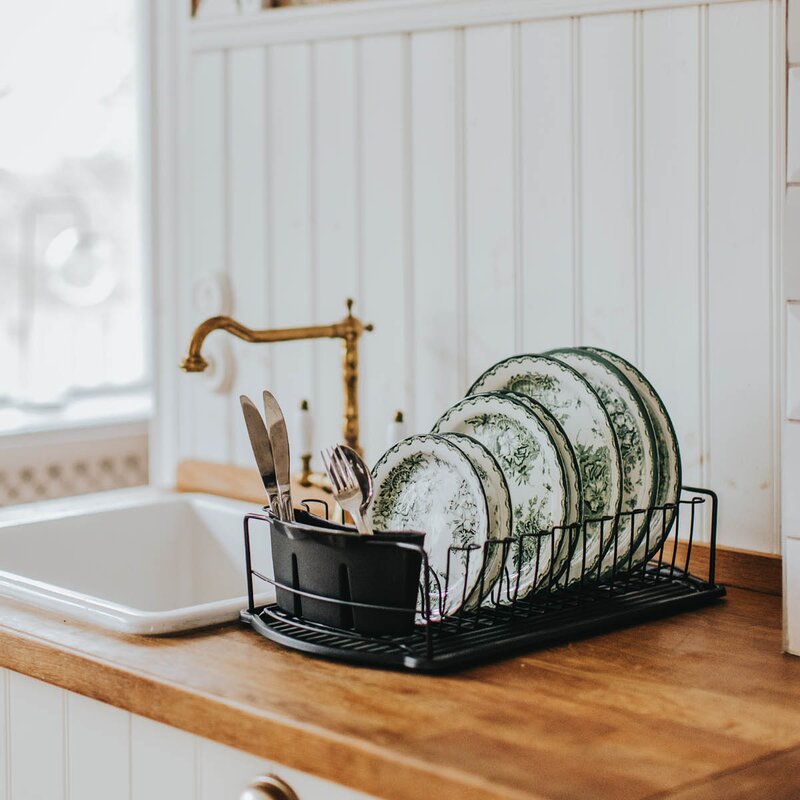 Dorre Disa oppvaskstativ med bestikkholder 48x28 cm svart