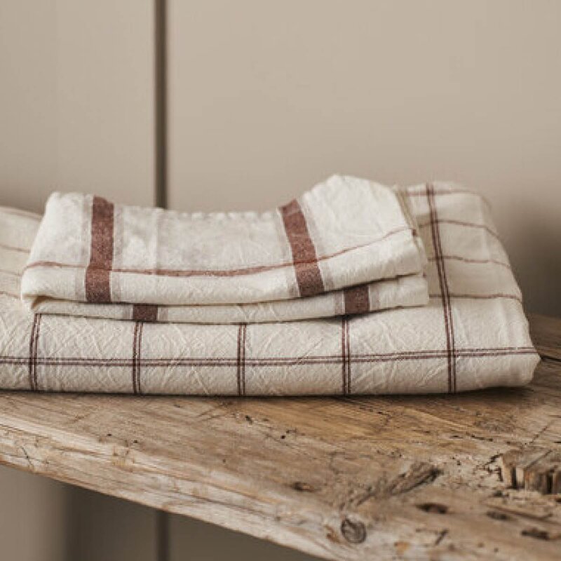 Holmen Tina duk 140x220 cm hvit/brun