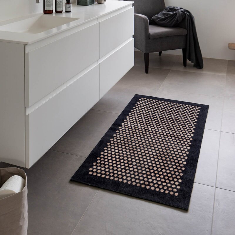 Tica Copenhagen Dot gulvmatte 120x67 cm svart/sand