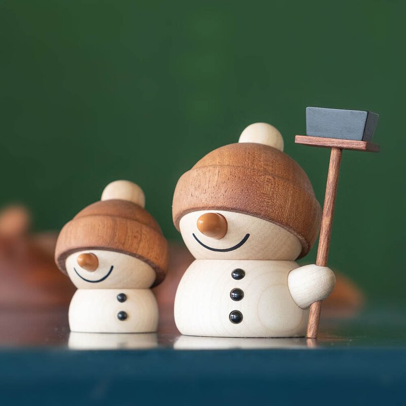 FableWood Sundae snømann trefigur 6 cm sapele/lønn