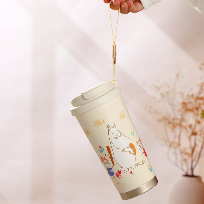 Moomin Mummi take-away termokopp 58 cl på tur beige