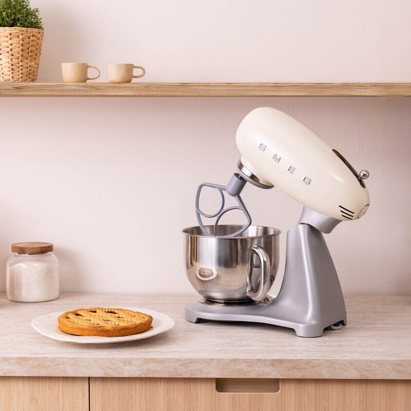 SMEG Kjøkkenmaskin SMF04 4,8L krem