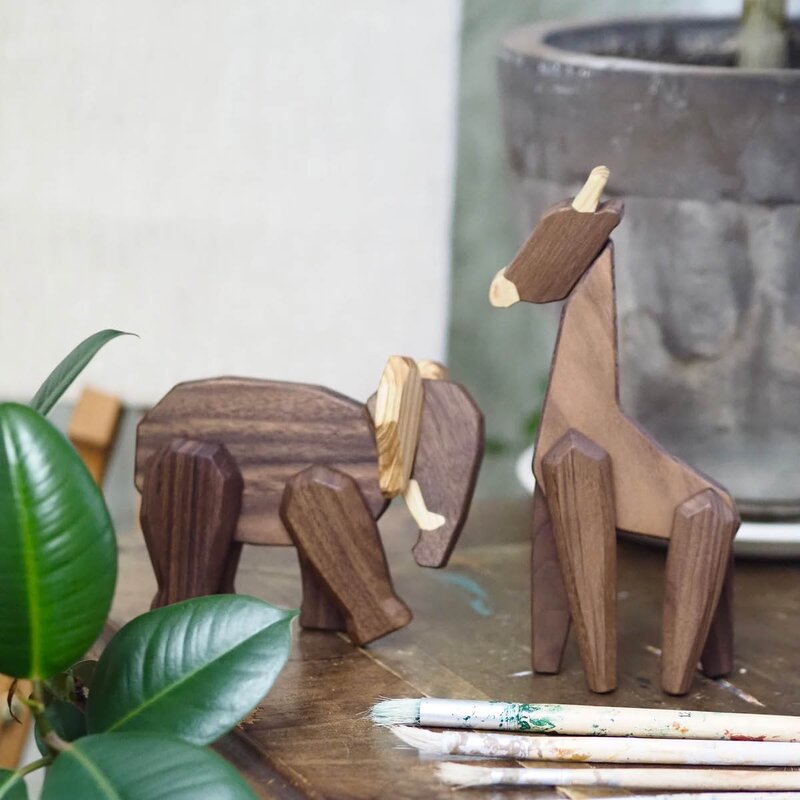 FableWood Far elefant trefigur 16 cm valnøtt/ask
