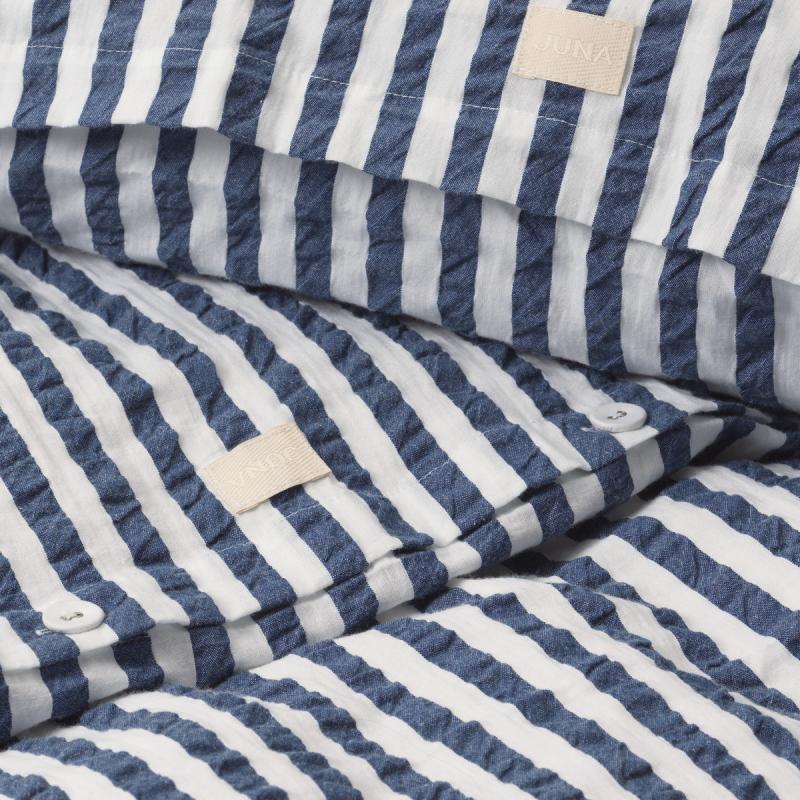 Juna Bæk&Bølge Lines sengetøy 140x220 cm mørk blå/hvit