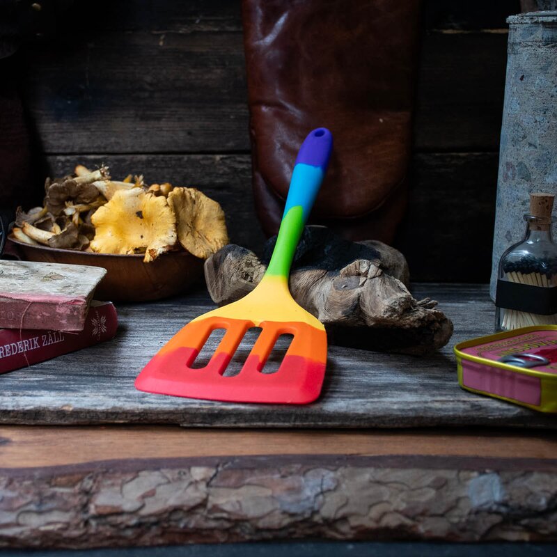 Taylor-s Stekespade perforert silikon 30 cm regnbuefarget