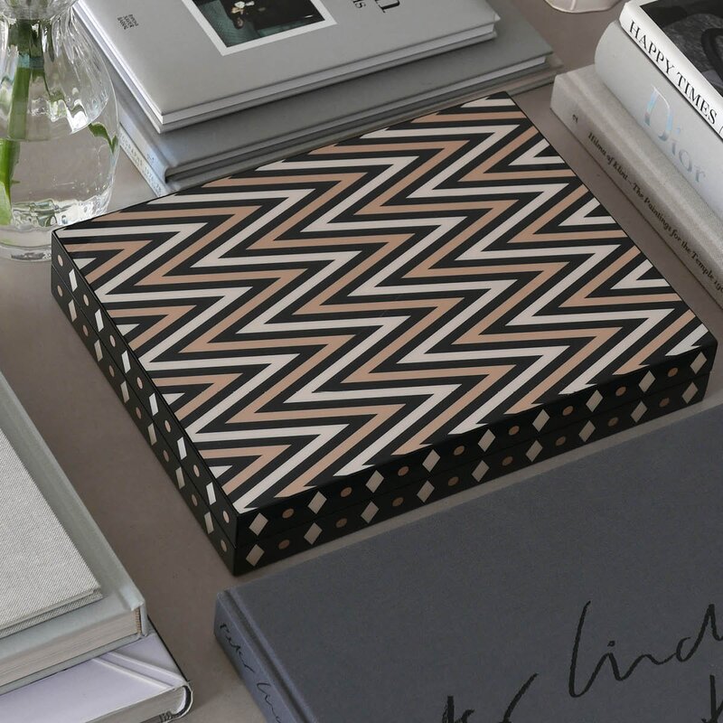 Printworks Lakkert backgammon svart