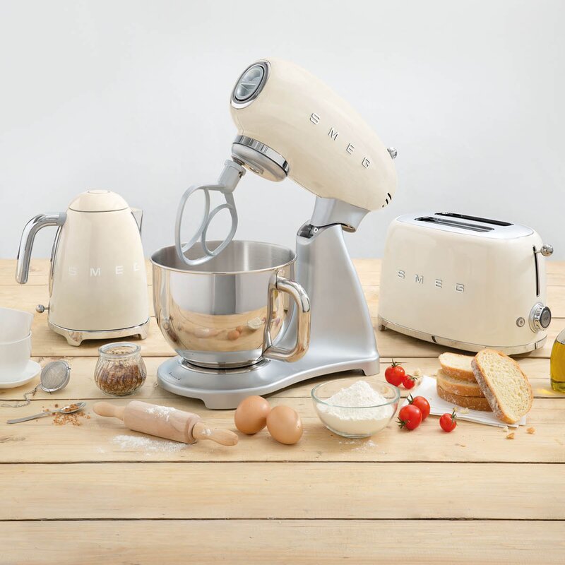 SMEG Vannkoker KLF03 1,7L krem