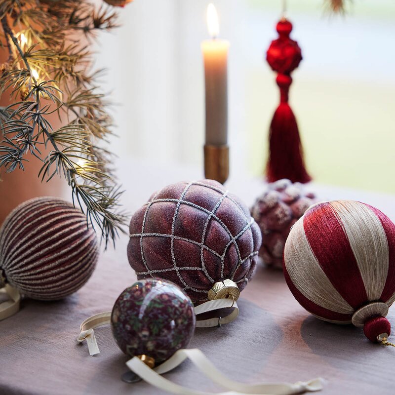 Lene Bjerre Herle juledekorasjon 6 cm mørkerød