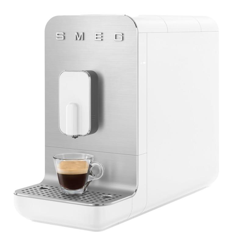 SMEG Kaffemaskin BCC11 1,4 L hvit