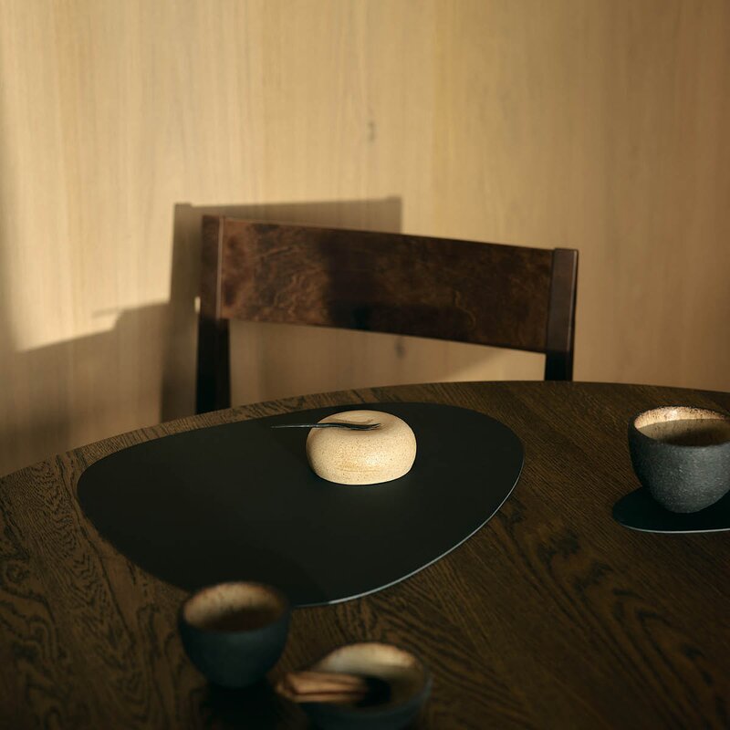 LIND DNA Curve Nupo spisebrikke 37x44 cm Black Ink