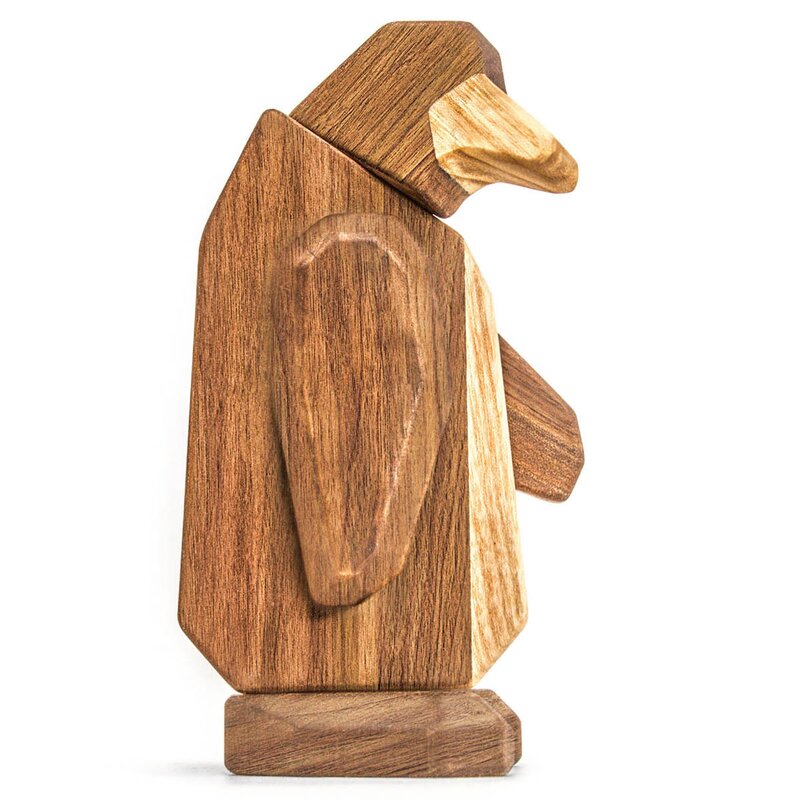 FableWood Pingvin trefigur 13 cm valnøtt/ask